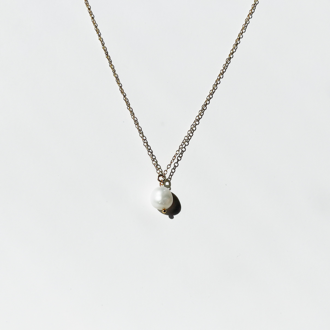 Selene Pearl Necklace